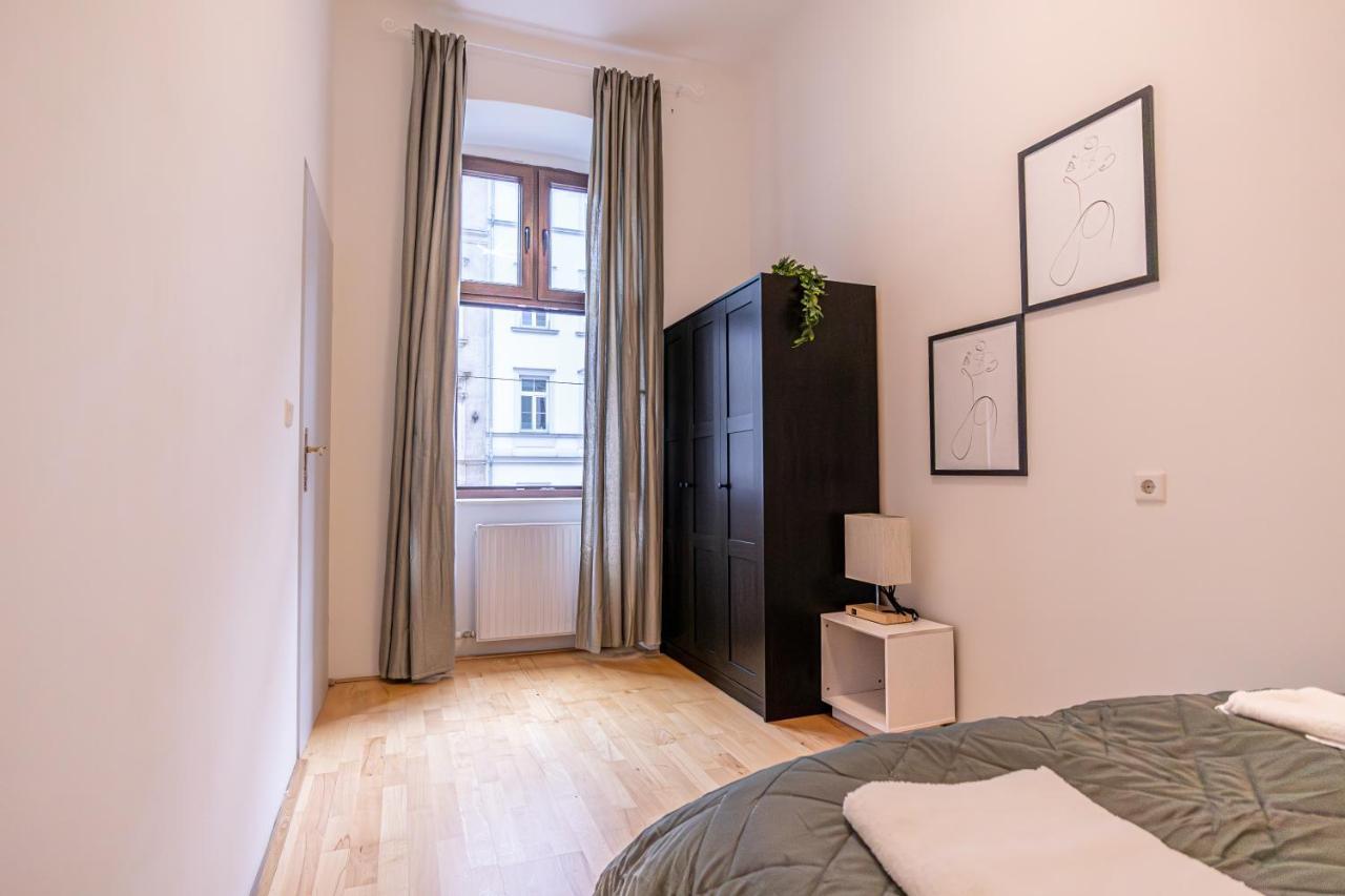 Apartament Stadthalle Oasis: Stylish 3br In Wiedeń