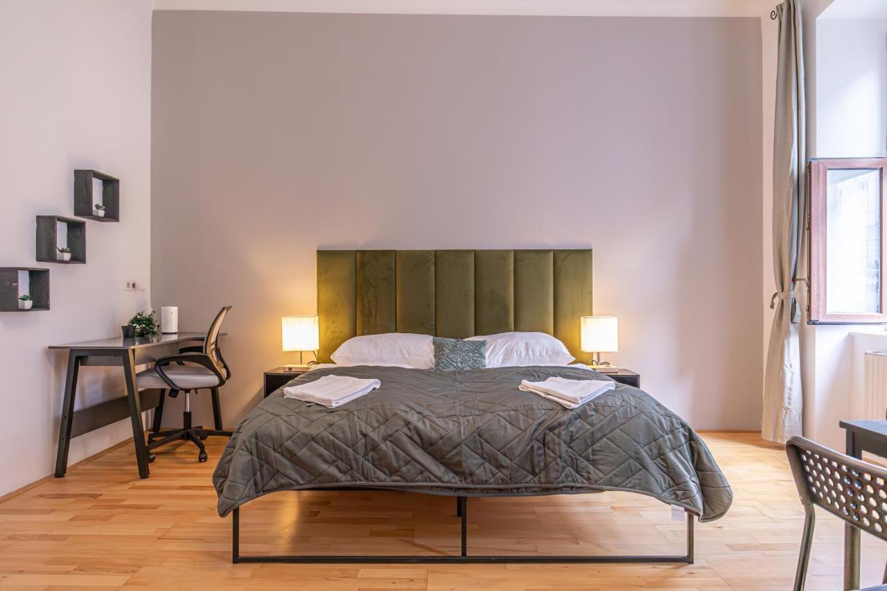Apartament Stadthalle Oasis: Stylish 3br In